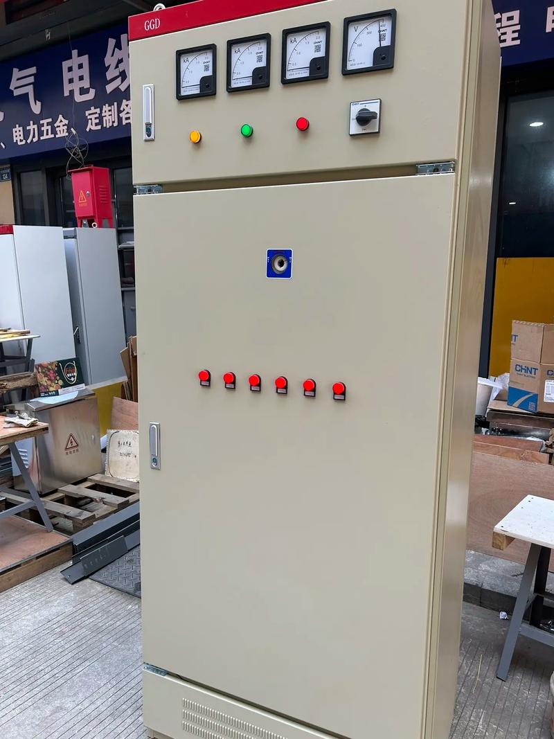 客户定制主进开关2000a的ggd柜,安装调试完毕,顺利交
